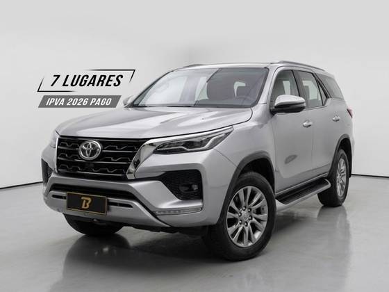 TOYOTA HILUX SW4 2.8 D-4D TURBO DIESEL SRX 7L 4X4 AUTOMÁTICO